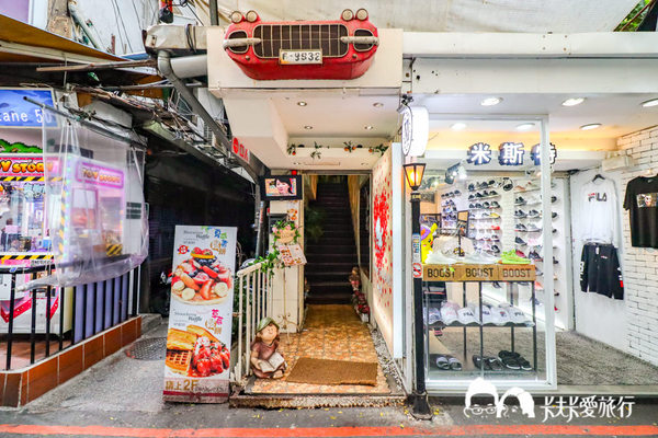 台北西門町下午茶-Oyami cafe｜龍蝦義大利麵霸氣登場夢幻甜點下午茶披薩
