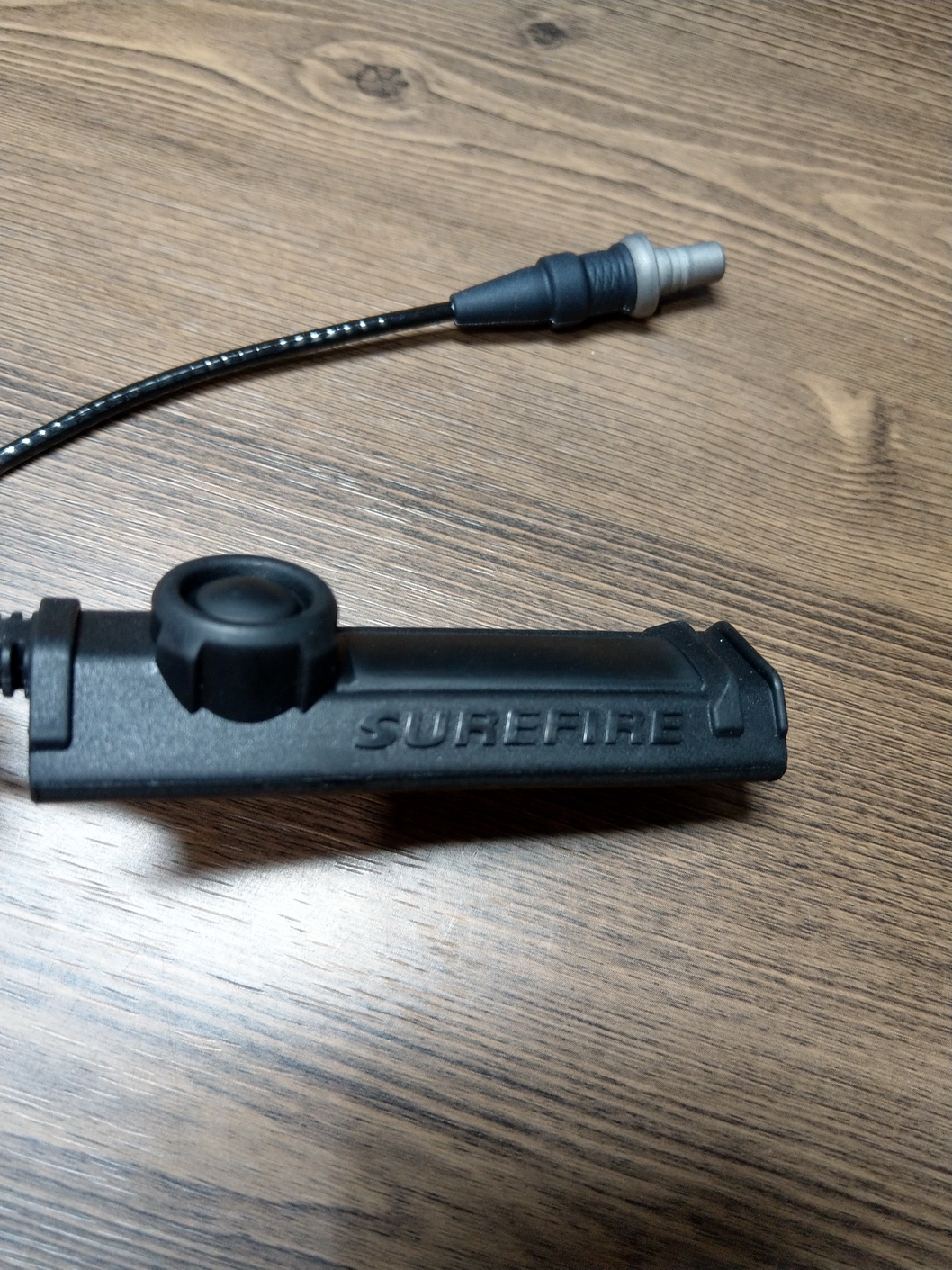 不專業簡易開箱 ( SureFire M600DF 1500流明 戰術槍燈 )