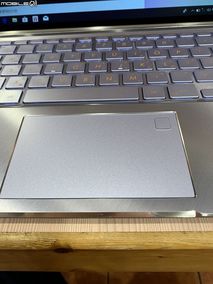 新機開箱 ZenBook14 (UX431) 冰河藍~雙 M.2 SSD 加上啦!
