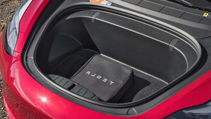 《Model Y》前行李廂
