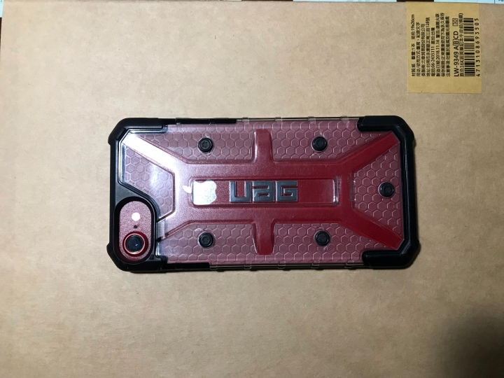 [心得]非最佳卻是最舒適手機組合 iPhone 8 red ft. UAG耐衝擊透明保護殼、imos 2.5D滿版玻璃貼