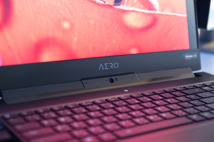 技嘉AERO15-2019創作筆電 (feat .BenQ PD3220U)