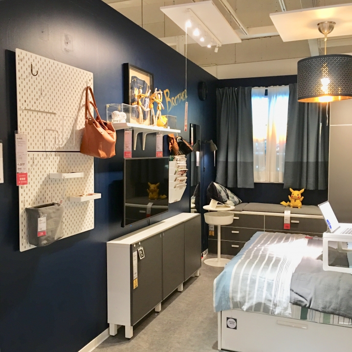 打發時間該去哪裡呢？帶著愛寵 皮卡丘 同逛 IKEA 新莊家具店好像也不錯喔？