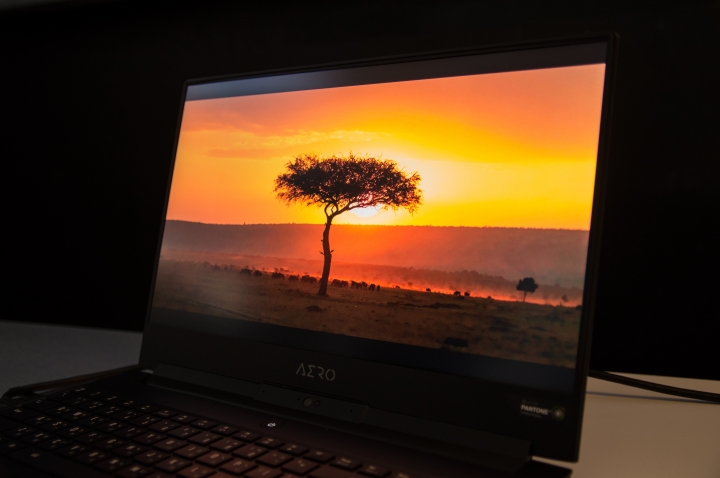 技嘉AERO15-2019創作筆電 (feat .BenQ PD3220U)