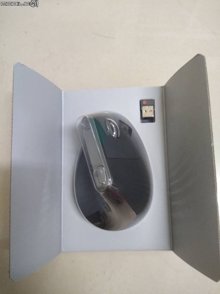 [開箱文]Logitech MX Vertical滑鼠開箱(圖多)