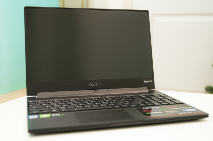 技嘉AERO15-2019創作筆電 (feat .BenQ PD3220U)
