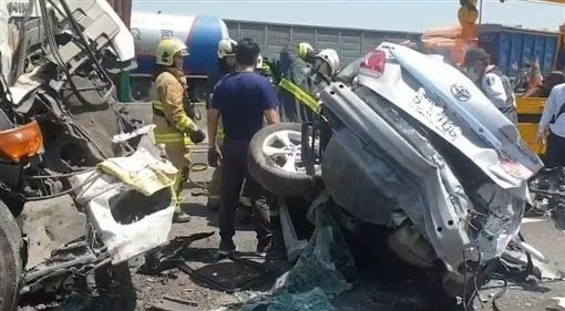 國道兩輛聯結車前後夾擊轎車成廢鐵（即時）
