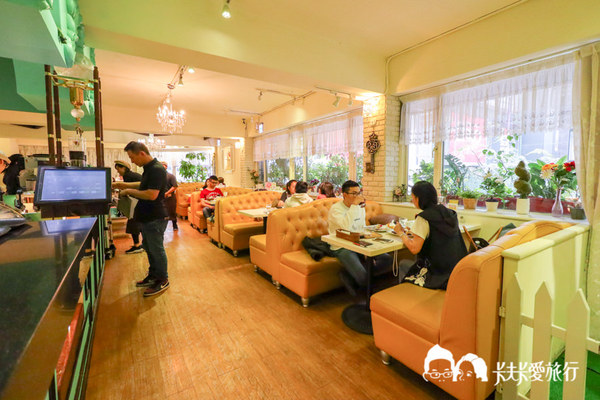 台北西門町下午茶-Oyami cafe｜龍蝦義大利麵霸氣登場夢幻甜點下午茶披薩
