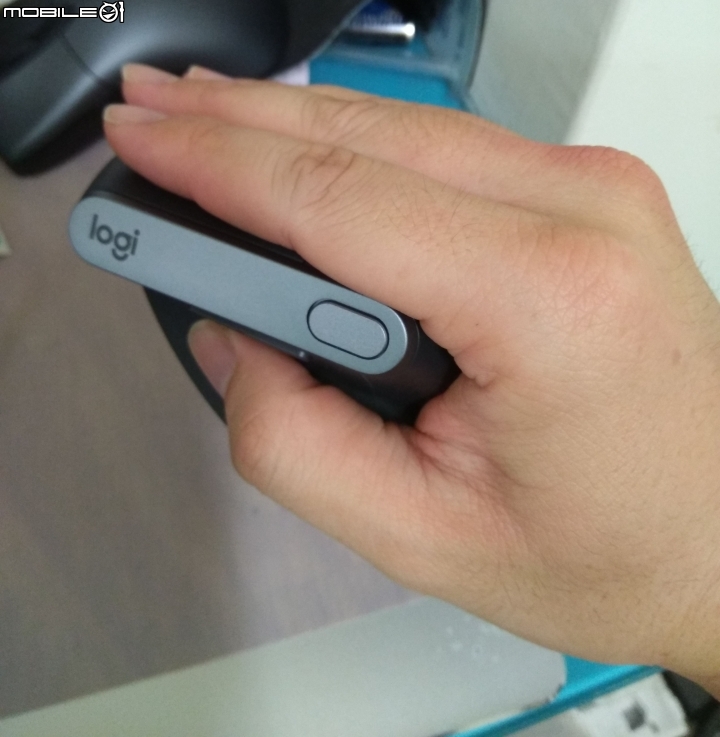 [開箱文]Logitech MX Vertical滑鼠開箱(圖多)