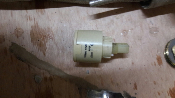 貴死人的單槍水龍頭(換閥芯)