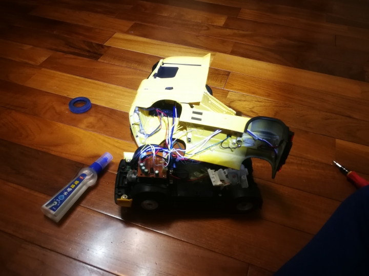 請問星輝rastar貨車車輪怎拆？