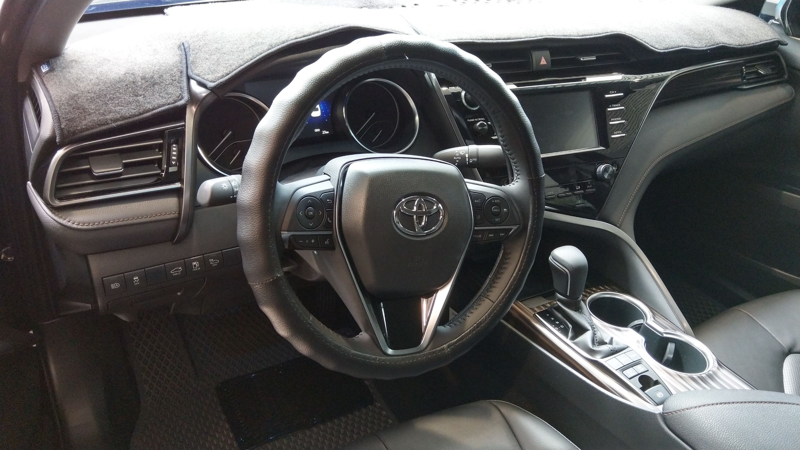 [分享] Toyota Camry Hybrid (正2019式) 尊爵菜單(已交車)