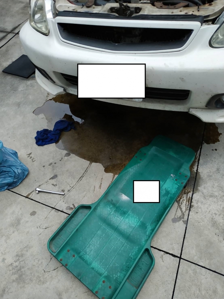 在蝦皮購買機油濾芯 賣家寄錯導致 機油全部露光