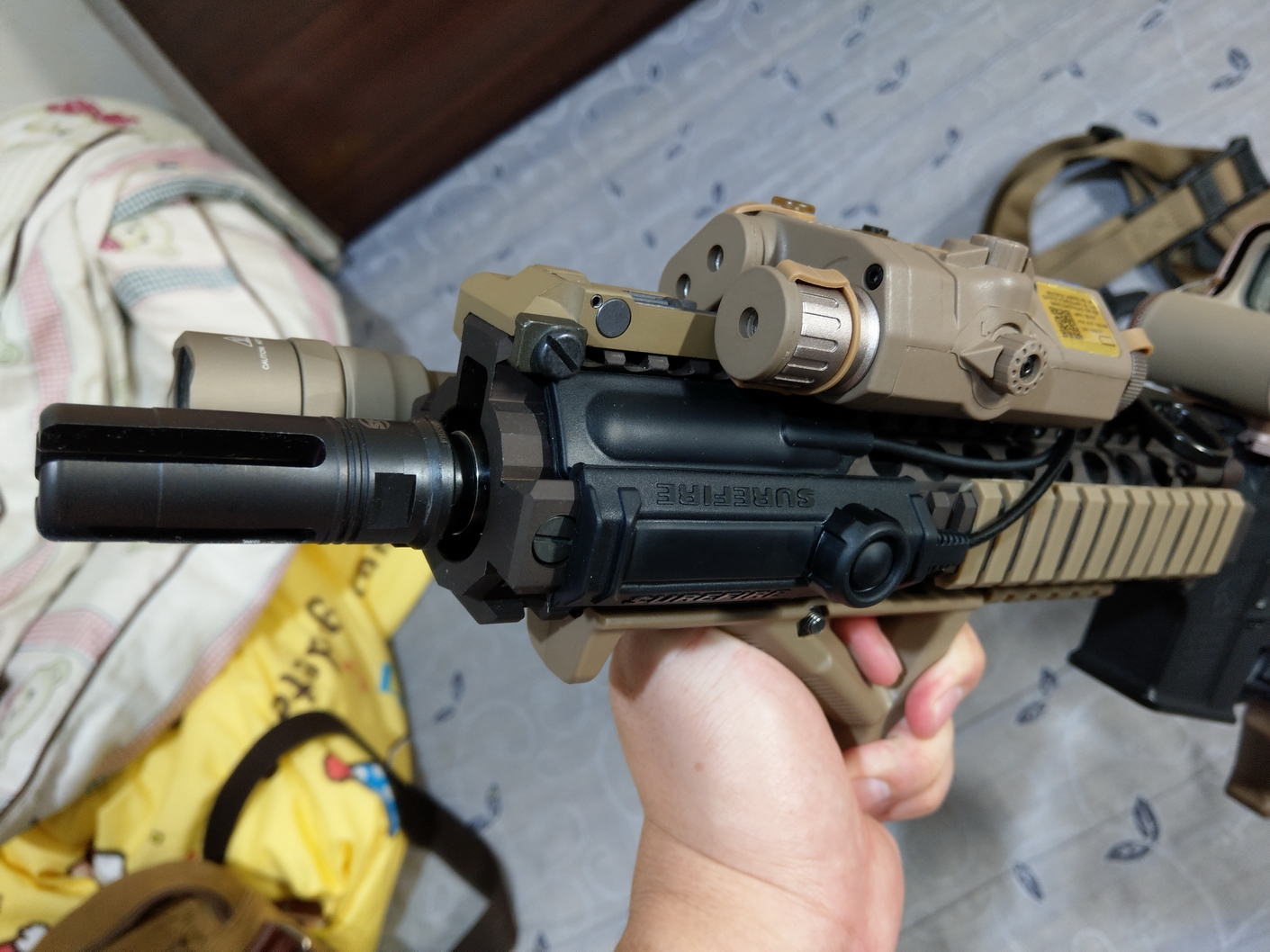 不專業簡易開箱 ( SureFire M600DF 1500流明 戰術槍燈 )