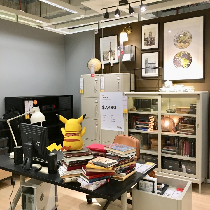 打發時間該去哪裡呢？帶著愛寵 皮卡丘 同逛 IKEA 新莊家具店好像也不錯喔？