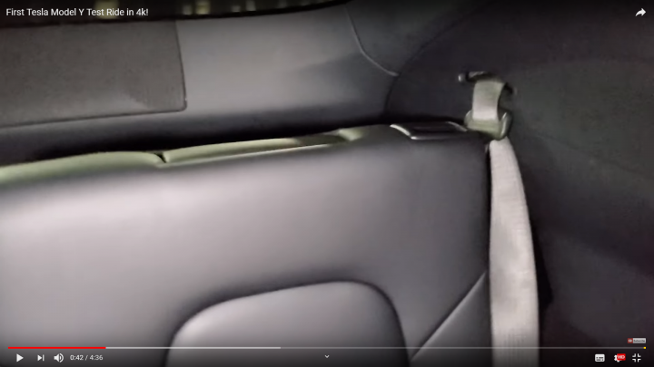 《Model Y》第三排座椅照片／第二排可前後調整