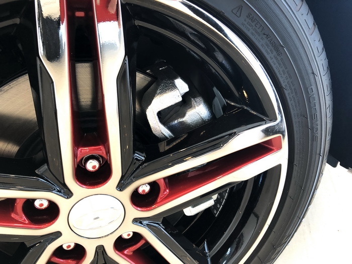 [有影片] elantra 車尾還滿硬的(附贈黑潮版照片)