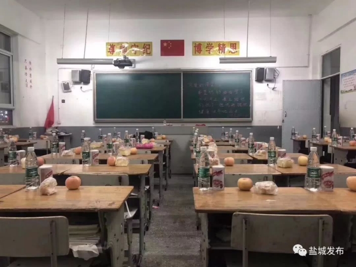 參加響水救援的武警臨時駐紮學校，轉移後留下了這些...