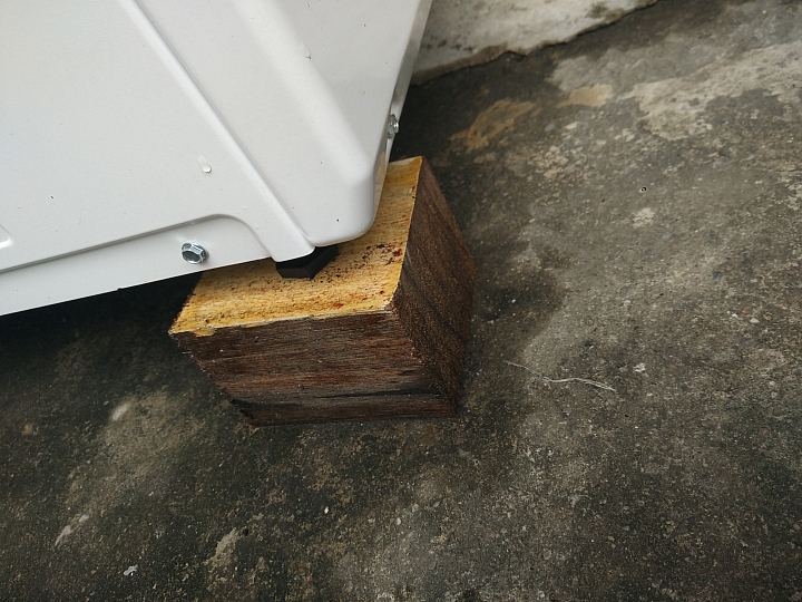 最近買的美國優必洗 洗衣機 加 瓦斯桶乾衣機 自己亂裝一通 下雨沒煩惱了