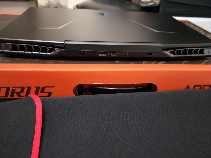 Aorus 15-X9 不專業沒測試的開箱(為了Aorus活動)
