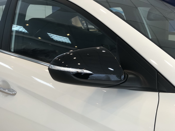 [有影片] elantra 車尾還滿硬的(附贈黑潮版照片)