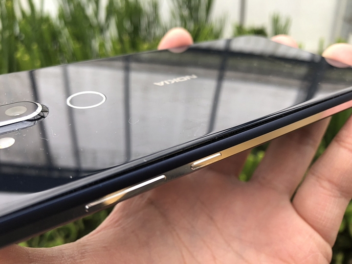 Nokia 8.1 外殼膨脹