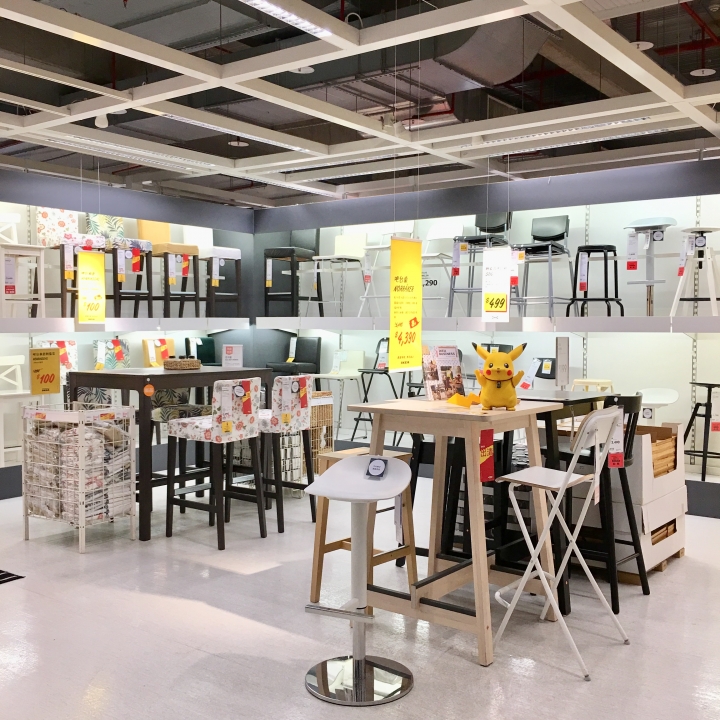 打發時間該去哪裡呢？帶著愛寵 皮卡丘 同逛 IKEA 新莊家具店好像也不錯喔？