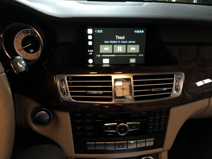 Apple CarPlay/Android Auto
