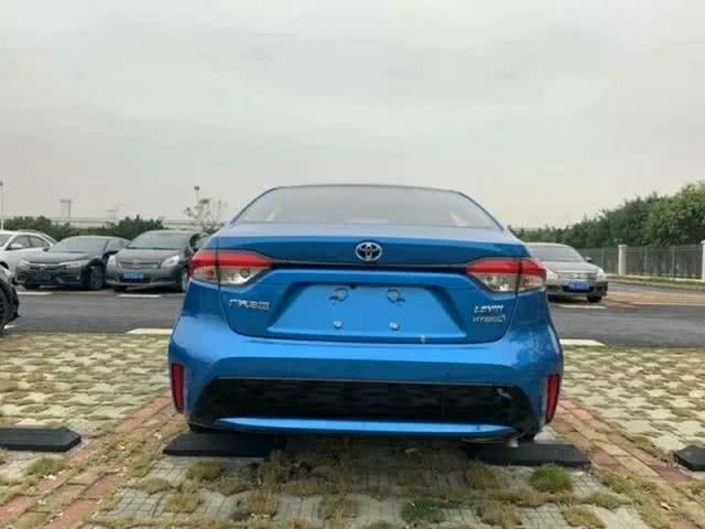 大陸新Corolla (雷凌),懸浮車機與EPB