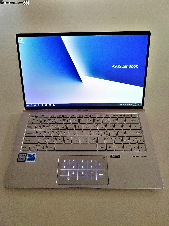 點我看大圖 全世界最小的13吋筆電,ZenBook 13 UX333 冰柱銀開箱