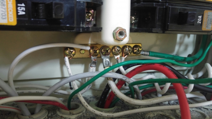 請問配電箱電線的接法問題