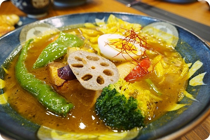 ▋微風南山美食▋樂咖 Loka 湯咖哩！沖繩湯咖哩＋炙燒和牛雙重享受。