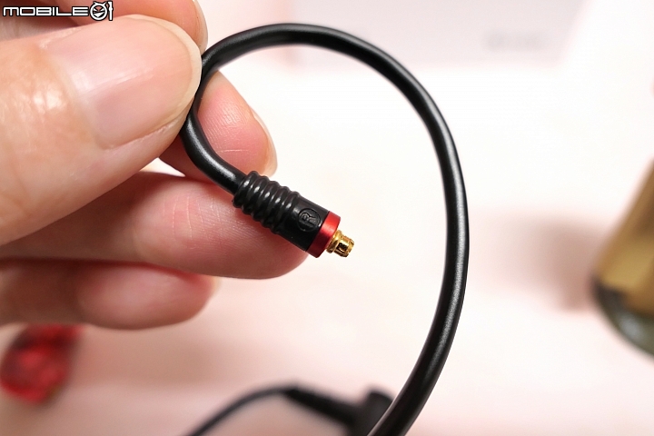 [開箱評測]FiiO FA1 入耳式耳機～採用樓氏全頻單動鐵/三音分頻/MMCX可換線～舒適好入耳！