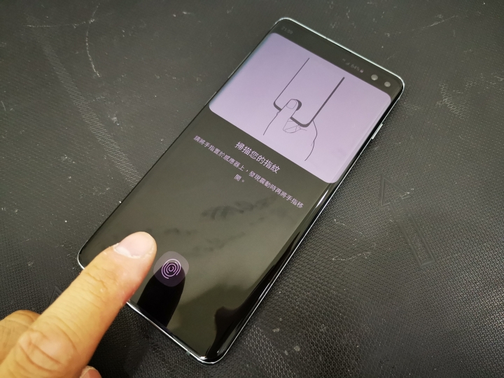 螢幕指紋可用！Galaxy S10/S10+滿版玻璃保護貼 安裝紀實