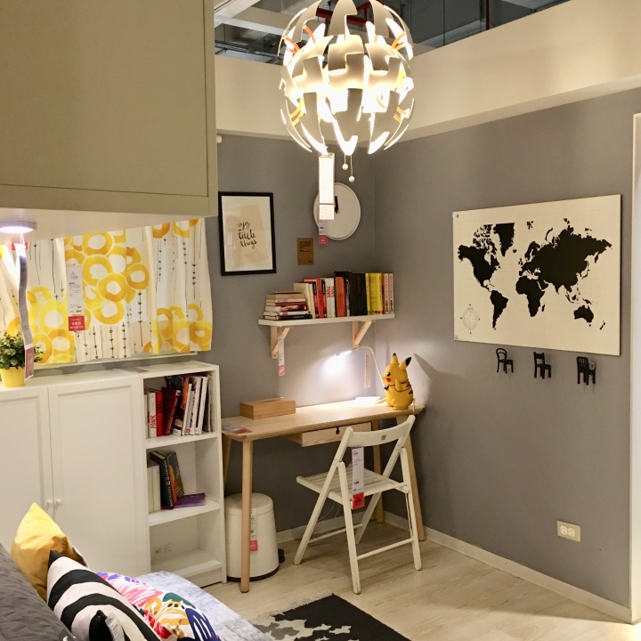 打發時間該去哪裡呢？帶著愛寵 皮卡丘 同逛 IKEA 新莊家具店好像也不錯喔？