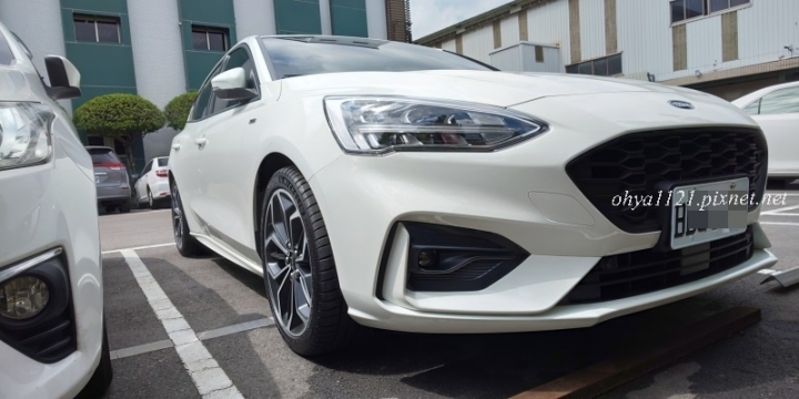 捕獲野生ford focus mk4 st-line