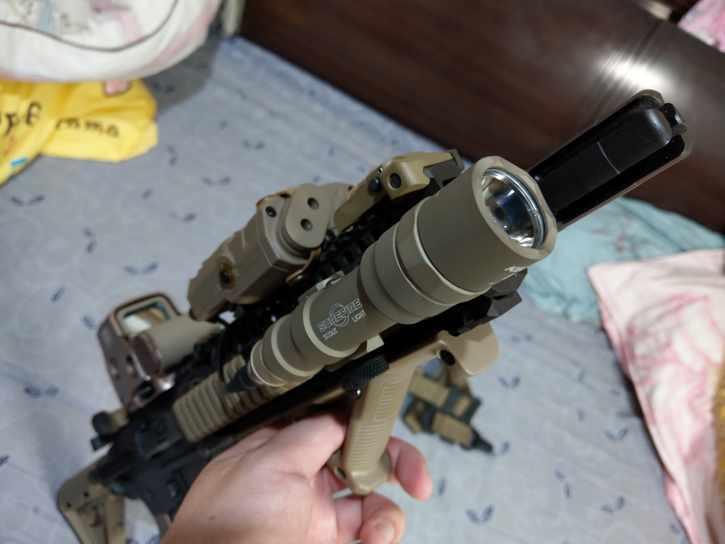 不專業簡易開箱 ( SureFire M600DF 1500流明 戰術槍燈 )