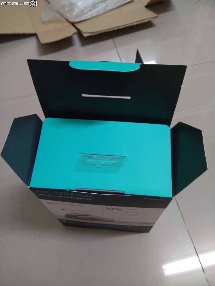 [開箱文]Logitech MX Vertical滑鼠開箱(圖多)