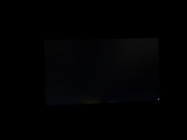 Gigabyte sabre 17k螢幕漏光問題