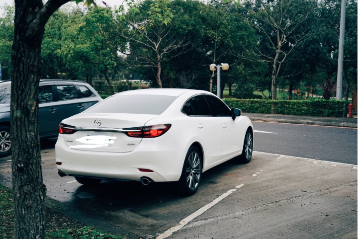 Mazda 6 白色sedan 小開箱 美照分享