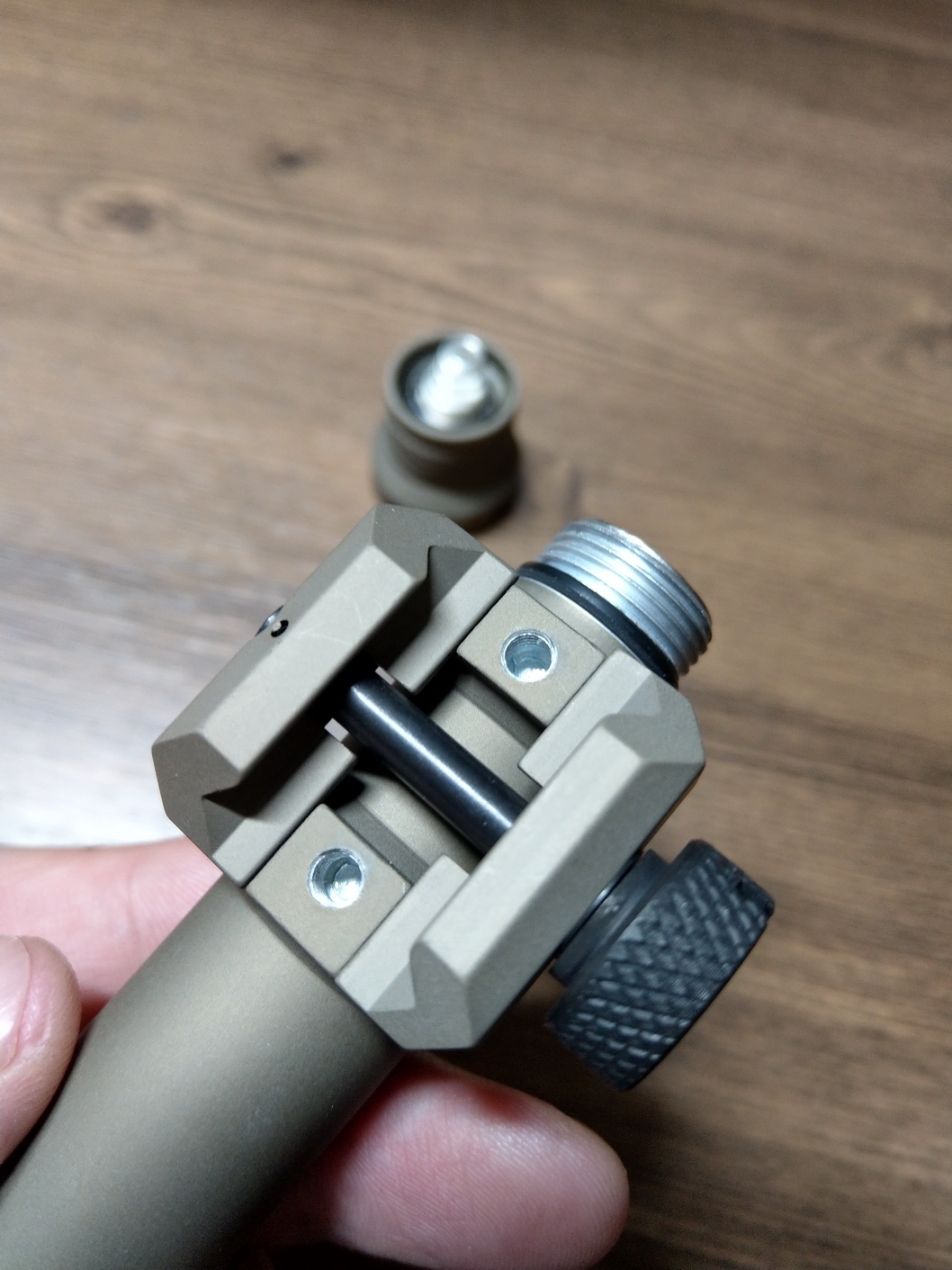 不專業簡易開箱 ( SureFire M600DF 1500流明 戰術槍燈 )