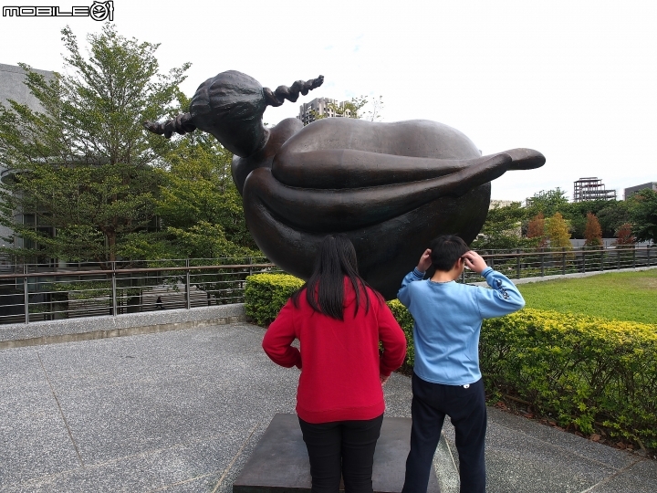 臺中市 西區 國立臺灣美術館 — 藍天下、綠地上的全臺唯一國立美術館