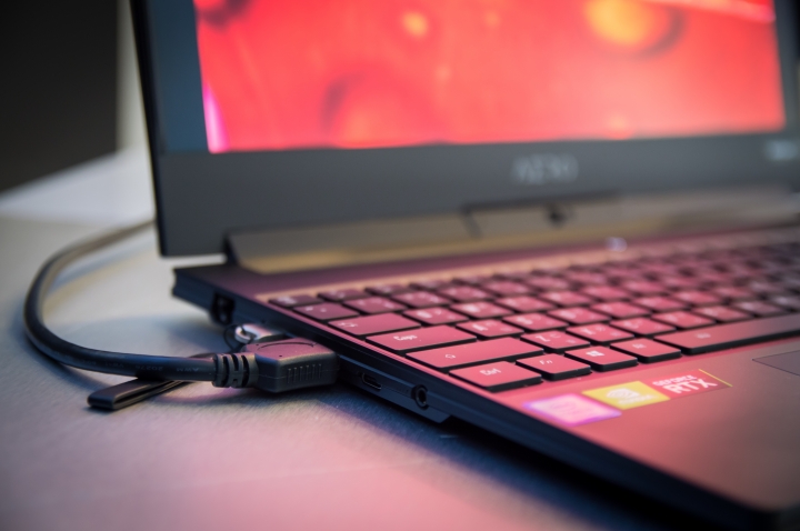 技嘉AERO15-2019創作筆電 (feat .BenQ PD3220U)