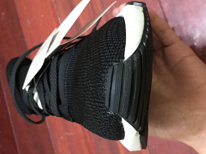 可以幫忙分辨一下這雙adidas真假嗎