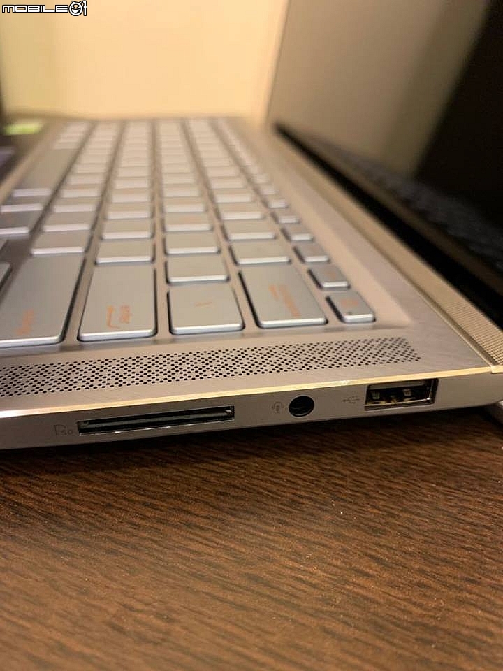 新機開箱 ZenBook14 (UX431) 冰河藍~雙 M.2 SSD 加上啦!