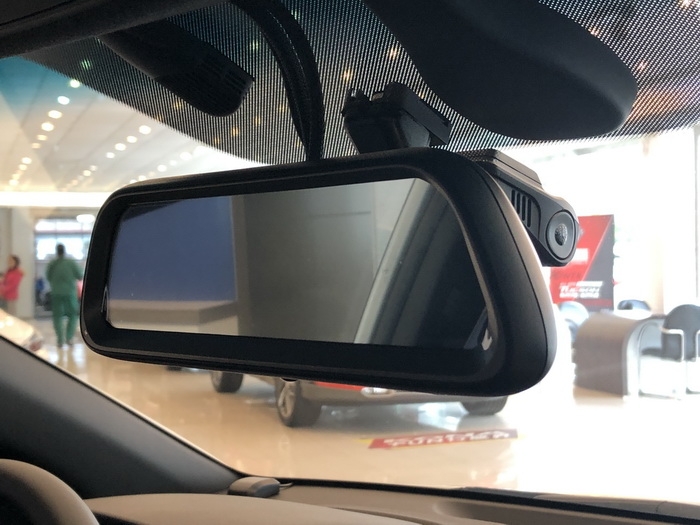 [有影片] elantra 車尾還滿硬的(附贈黑潮版照片)