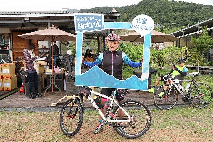 【2019小惡魔鬥陣騎北宜】起點北新藝術廣場與終點日出印象咖啡 照片下載