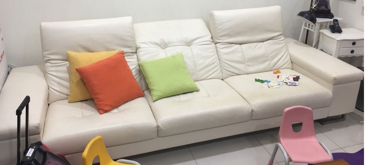 歐德堡 沙發椅面破損,請高手指點 應該換布 ? 還是忍痛直接換他牌?