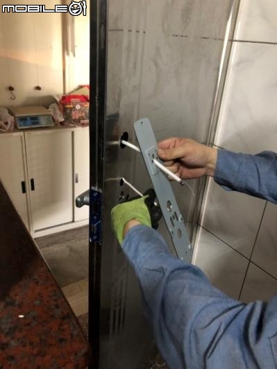 {開箱}我家安裝電子鎖啦！電子鎖簡單開箱。