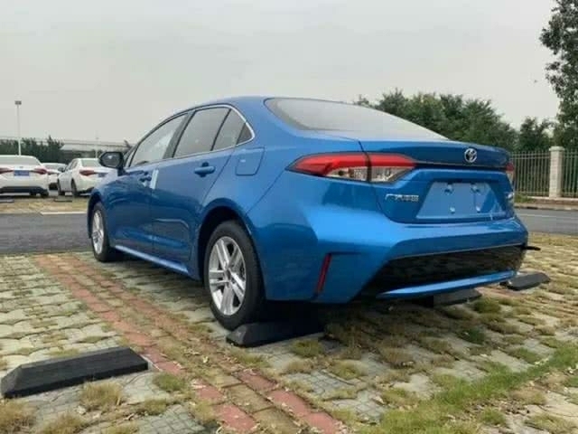 大陸新Corolla (雷凌),懸浮車機與EPB